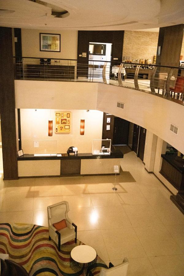 Acacia Premier Hotel Кисуму Экстерьер фото