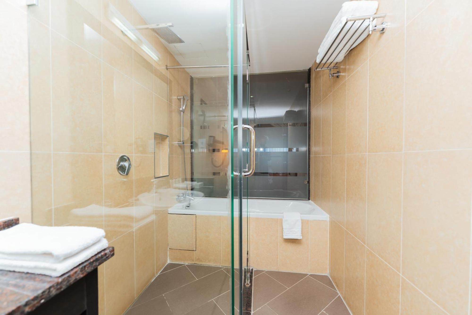 Acacia Premier Hotel Кисуму Экстерьер фото